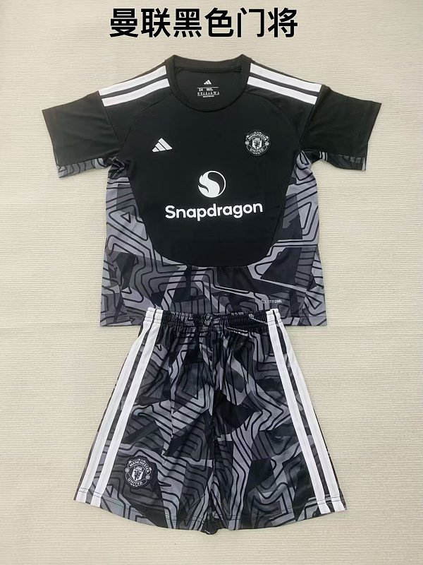 Adults And Youth Man United Goalkeeper Soccer Uniform 26 27