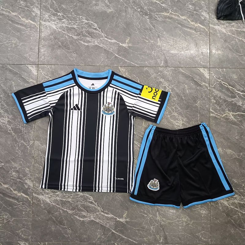 Kids Newcastle Home Soccer Uniform 26 27-xinyu